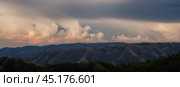 Южный Урал: грозовое небо в закатном свете. Southern Urals: stormy sky in the sunset light. Стоковое фото, фотограф Евгений Романов / Фотобанк Лори