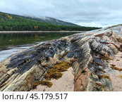 Exploring the unique coastal landscape of White Sea near Kandalaksha in the Murmansk region, Kola peninsula. Стоковое фото, фотограф Александра Селина / Фотобанк Лори