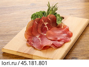 Italian cuisine - bresaola di Milano. Стоковое фото, фотограф Андрей Старостин / Фотобанк Лори