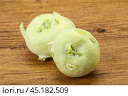 Vegan cuisine - raw kohlrabi cabbage. Стоковое фото, фотограф Андрей Старостин / Фотобанк Лори