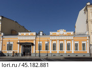 Особняк Наумовых-Волконских на Пречистенке, построенный в 1833 году. Памятник архитектуры. Москва, Россия. Стоковое фото, фотограф Наталья Волкова / Фотобанк Лори