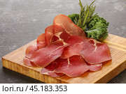 Italian cuisine - bresaola di Milano. Стоковое фото, фотограф Андрей Старостин / Фотобанк Лори