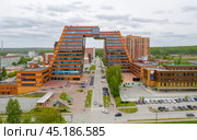 Aerial view of the modern building of the Technopark in Akademgorodok (2024 год). Стоковое фото, фотограф Сергей Фролов / Фотобанк Лори