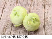 Vegan cuisine - raw kohlrabi cabbage. Стоковое фото, фотограф Андрей Старостин / Фотобанк Лори