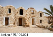 Traditional ancient ghorfas adapted for hotel in Ksar Hadada (2024 год). Редакционное фото, фотограф Яков Филимонов / Фотобанк Лори