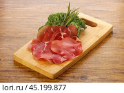 Italian cuisine - bresaola di Milano. Стоковое фото, фотограф Андрей Старостин / Фотобанк Лори