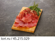 Italian cuisine - bresaola di Milano. Стоковое фото, фотограф Андрей Старостин / Фотобанк Лори