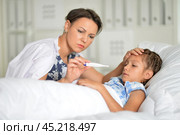 A little girl with her mother in the hospital. Стоковое фото, фотограф Ruslan Huzau / Фотобанк Лори