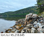 Calm waters of the White Sea in Kandalaksha, Murmansk region reflecting autumn colors during a tranquil afternoon. Стоковое фото, фотограф Александра Селина / Фотобанк Лори