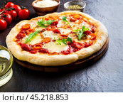 hot homemade Italian pizza margherita with mozzarella and tomatoes. Стоковое фото, фотограф Natalia Gdovskaia / Фотобанк Лори