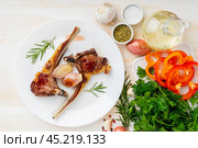Fat fried lamb ribs, paleo, lchf diet on white plate with vegetable. Стоковое фото, фотограф Natalia Gdovskaia / Фотобанк Лори