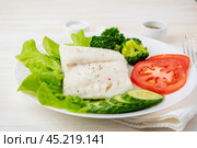Steamed cod fish. Paleo, keto, fodmap healthy diet with vegetables. Стоковое фото, фотограф Natalia Gdovskaia / Фотобанк Лори
