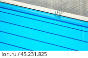 Top view swimming pool outlined by bold lanes, inviting swimmers to glide through clear turquoise water. lanes, neatly divided by marker lines, perfect for training and competition. Стоковое фото, фотограф Павел Муравьев / Фотобанк Лори