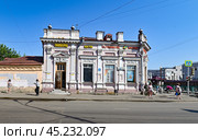 Старинное здание аптеки. Город Иркутск. Улица Дзержинского, дом 34 (2024 год). Редакционное фото, фотограф Александр Тараканов / Фотобанк Лори