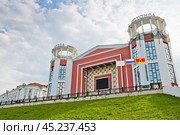 Кинотеатр "Звезда". Набережная Степана Разина, дом 1. Город Тверь. Россия. Редакционное фото, фотограф E. O. / Фотобанк Лори