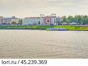 Вид на Кинотеатр "Звезда" со стороны реки. Тверь. Россия. Редакционное фото, фотограф E. O. / Фотобанк Лори