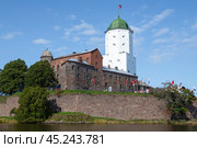 Выборгский замок солнечным августовским днем (2024 год). Редакционное фото, фотограф Виктор Карасев / Фотобанк Лори