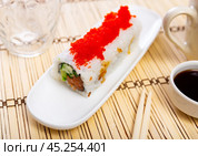 Set of japanese tobiko roll with salmon, avocado, pepino, tobiko. Стоковое фото, фотограф Яков Филимонов / Фотобанк Лори