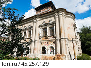 Храм Тихвинской Иконы Божией Матери Патриаршего подворья Симонова Монастыря. Летний солнечный день. Москва. Россия (2024 год). Редакционное фото, фотограф E. O. / Фотобанк Лори