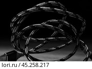 Провод зарядки. Стоковое фото, фотограф Евгений Моржин / Фотобанк Лори