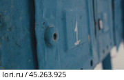 Blue Mailbox on Mira Street in a Snowy Russian Village. Стоковое видео, видеограф Dzmitry Astapkovich / Фотобанк Лори