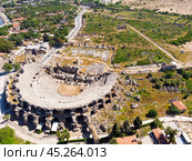 Aerial view of Roman theater in Side on Mediterranean coast. Стоковое фото, фотограф Яков Филимонов / Фотобанк Лори
