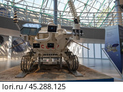 Советский лунный самоходный аппарат «Луноход-2» в Государственном музее истории космонавтики. Калуга (2024 год). Редакционное фото, фотограф Виктор Карасев / Фотобанк Лори