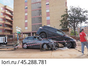 The aftermath of hurricane Dana in Valencia, Spain - Devastating consequences of flooding, cars piled up in Valencia after heavy rain. Стоковое фото, фотограф Данил Руденко / Фотобанк Лори