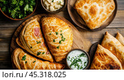 Вкусные пикантные галеты с сыром и зеленью — кулинарное наслаждение для встреч. Стоковое AI-изображение, AI-художник ФотоИнтеллект / Фотобанк Лори