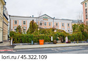 Гостиница «Ист-Вест». Тверской бульвар, дом 14, строение 4. Москва. Россия. Редакционное фото, фотограф E. O. / Фотобанк Лори