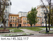 Вид на Дом-музей М. Н. Ермоловой. Тверской бульвар, 11. Пасмурный день. Поздняя осень. Москва. Редакционное фото, фотограф E. O. / Фотобанк Лори