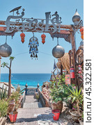 Entrance to popular Farsha cafe on Red Sea shore in Hadaba area, Egypt (2024 год). Редакционное фото, фотограф Ирина Кононова / Фотобанк Лори