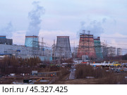 Трубы одной из Московских ТЭЦ морозным вечером (2019 год) Редакционное фото, фотограф YuryKara / Фотобанк Лори