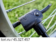Twin head for bicycle floor pump, with separate gaskets for Presta and Schrader valves. Стоковое фото, фотограф Владимир Григорьев / Фотобанк Лори