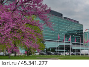 Crowne Plaza Hotel (2023 год). Редакционное фото, фотограф Шершунов Степан / Фотобанк Лори