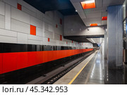 Платформа станции метро "Новаторская" Троицкой линии. Редакционное фото, фотограф Алёшина Оксана / Фотобанк Лори