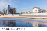 Panoramic cityscape with Svislach river coast in Minsk (2024 год). Редакционное фото, фотограф EugeneSergeev / Фотобанк Лори