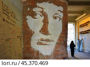Арка, ведущая с Литейного проспекта к Фонтанному дому - музею А.А. Ахматовой. Санкт-Петербург, Литейный пр., 53. Редакционное фото, фотограф Александр Алексеев / Фотобанк Лори