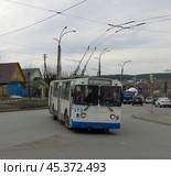 Троллейбус ЗиУ-682Г №173, перекрёсток Пархоменко / Грибоедова / Димитрова, Екатеринбург (2019 год). Редакционное фото, фотограф Алексей Иванов / Фотобанк Лори