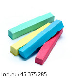 chalks in a variety of colors arranged on a white background. Стоковое фото, фотограф Сергей Толмачёв / Фотобанк Лори