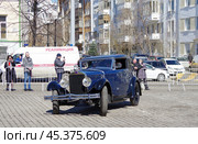 Ретро-автомобиль Delage DMN Faux Cabriolet '29. Автобаттл «Ревущие 20-е». Екатеринбург, площадь 1905 года. (2019 год). Редакционное фото, фотограф Алексей Иванов / Фотобанк Лори