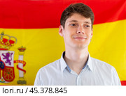 Young guy posing in front of flag of Spain. Стоковое фото, фотограф Татьяна Яцевич / Фотобанк Лори