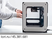 Designer Working With 3D Printer. Стоковое фото, фотограф Сергей Толмачёв / Фотобанк Лори