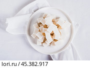 Close up of lump sugar on a plate on the table top view. Стоковое фото, фотограф Елена Руй / Фотобанк Лори