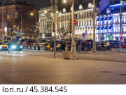 Вид на Рождественский бульвар с Трубной площади вечером. Редакционное фото, фотограф Алёшина Оксана / Фотобанк Лори
