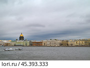 Город Санкт-Петербург. Вид на Английскую набережную. Здание Конституционного Суда Российской Федерации и дом графини А. Г. Лаваль (2023 год). Стоковое фото, фотограф Александр Тараканов / Фотобанк Лори