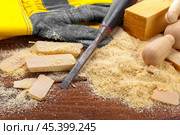 blade of sharp chisels with sawdust. Стоковое фото, фотограф Сергей Толмачёв / Фотобанк Лори