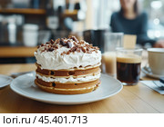 Вкусная бельгийская вафельная башня со взбитыми сливками и шоколадом в уютном кафе. Стоковое AI-изображение, AI-художник ФотоИнтеллект / Фотобанк Лори