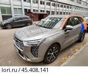 Каршеринговые машины марки Haval Jolion (серая) от компании "Яндекс Драйв" на парковке. Редакционное фото, фотограф Мария Сергеева / Фотобанк Лори