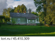 Building of the Colony of elderly Teachers and writers on the territory of the Mikhailovskoye estate of the Pushkin Museum-Reserve on a summer day, Pushkinskiye Gory, Pskov Oblast, Russia. Редакционное фото, фотограф Ula Ulachka / Фотобанк Лори